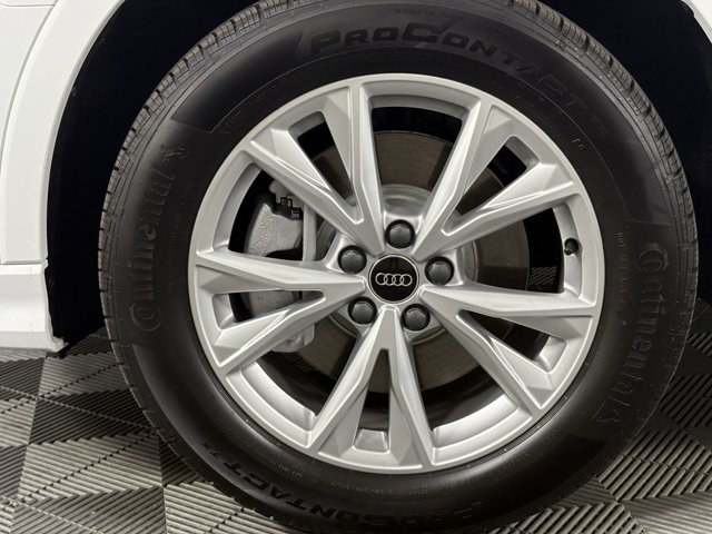 Vehicle image 8 of 27