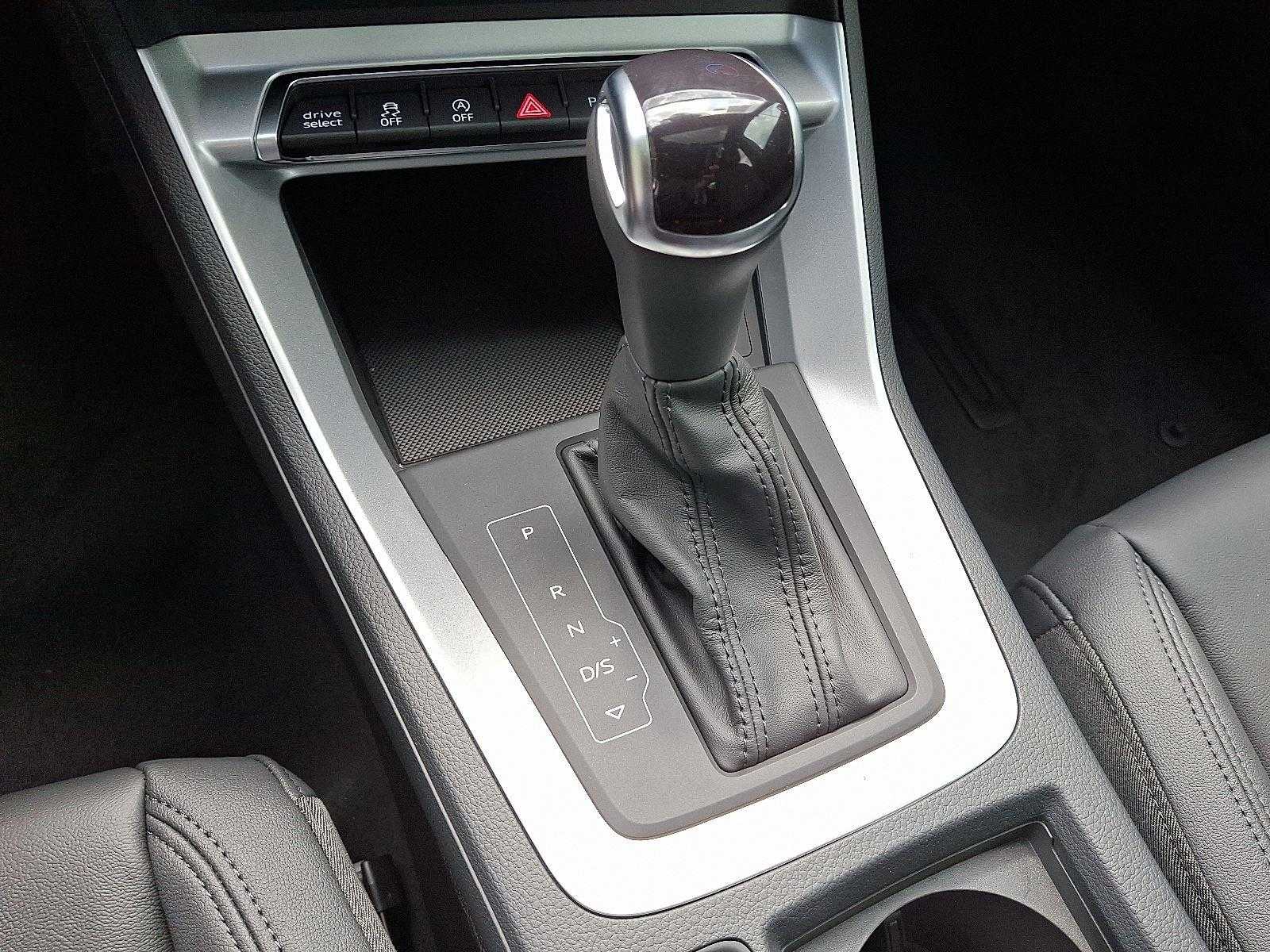 Vehicle image 13 of 24