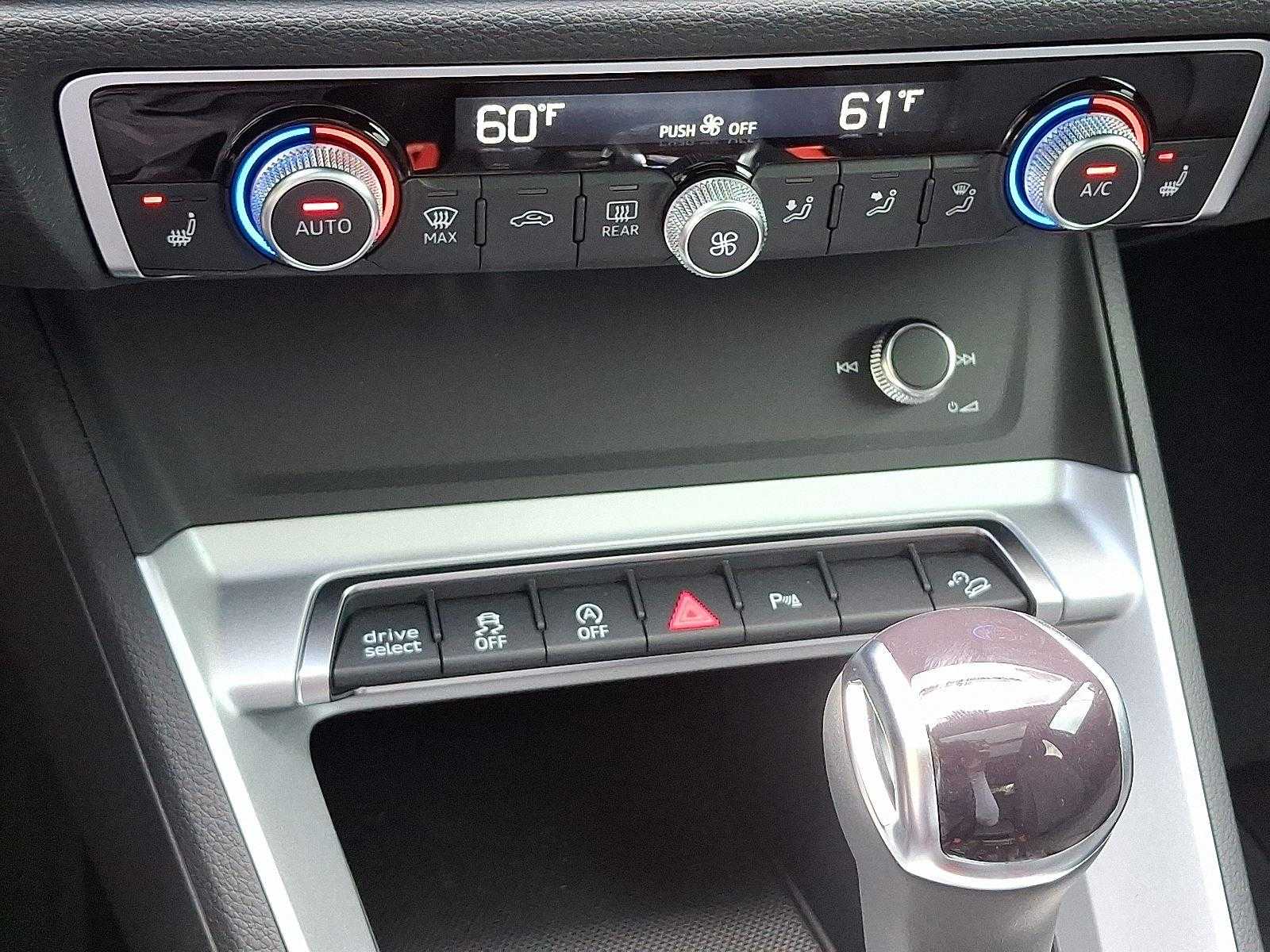 Vehicle image 14 of 24