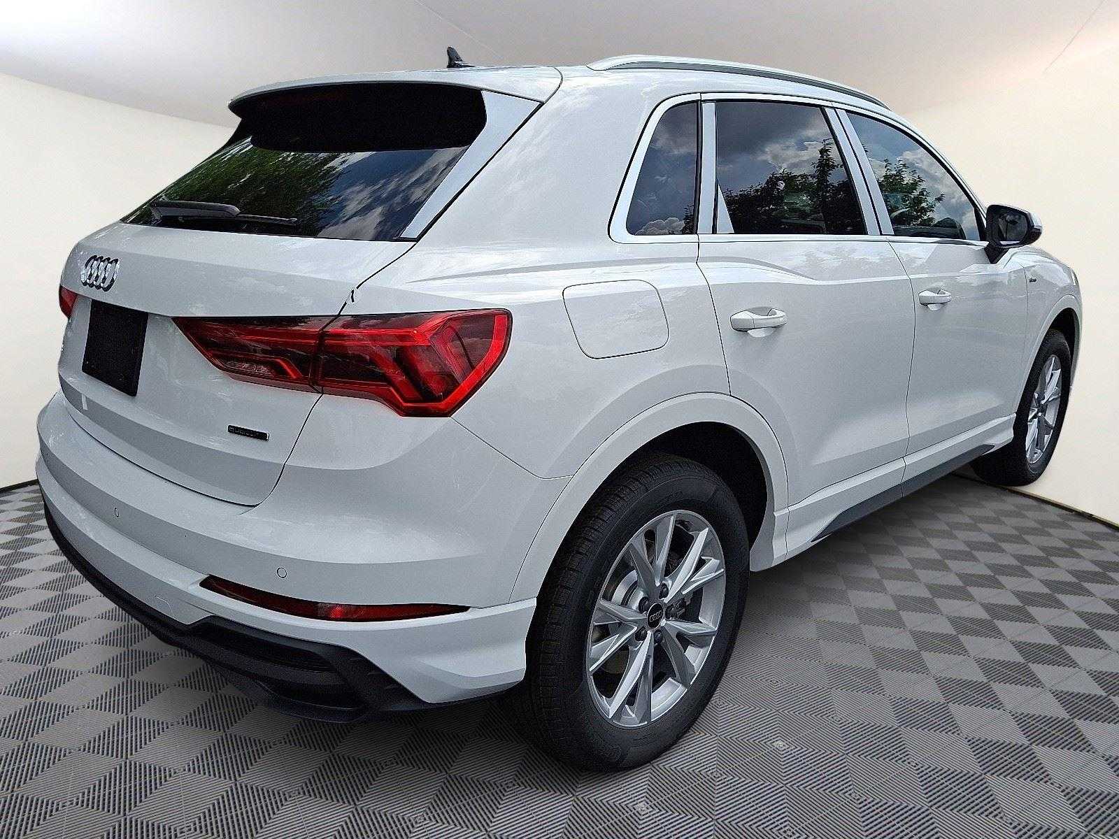 Vehicle image 4 of 24