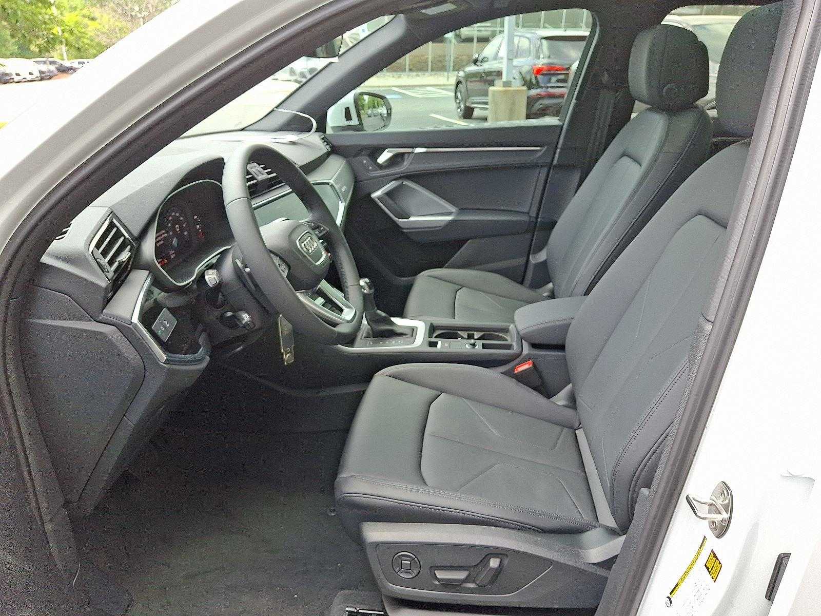 Vehicle image 11 of 24