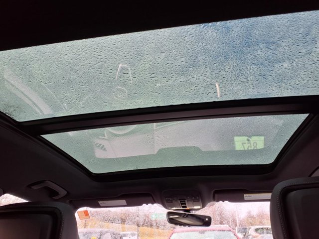 Vehicle image 21 of 27