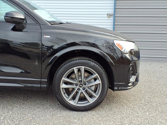 Vehicle image 8 of 27
