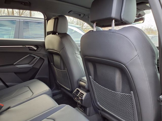 Vehicle image 22 of 27