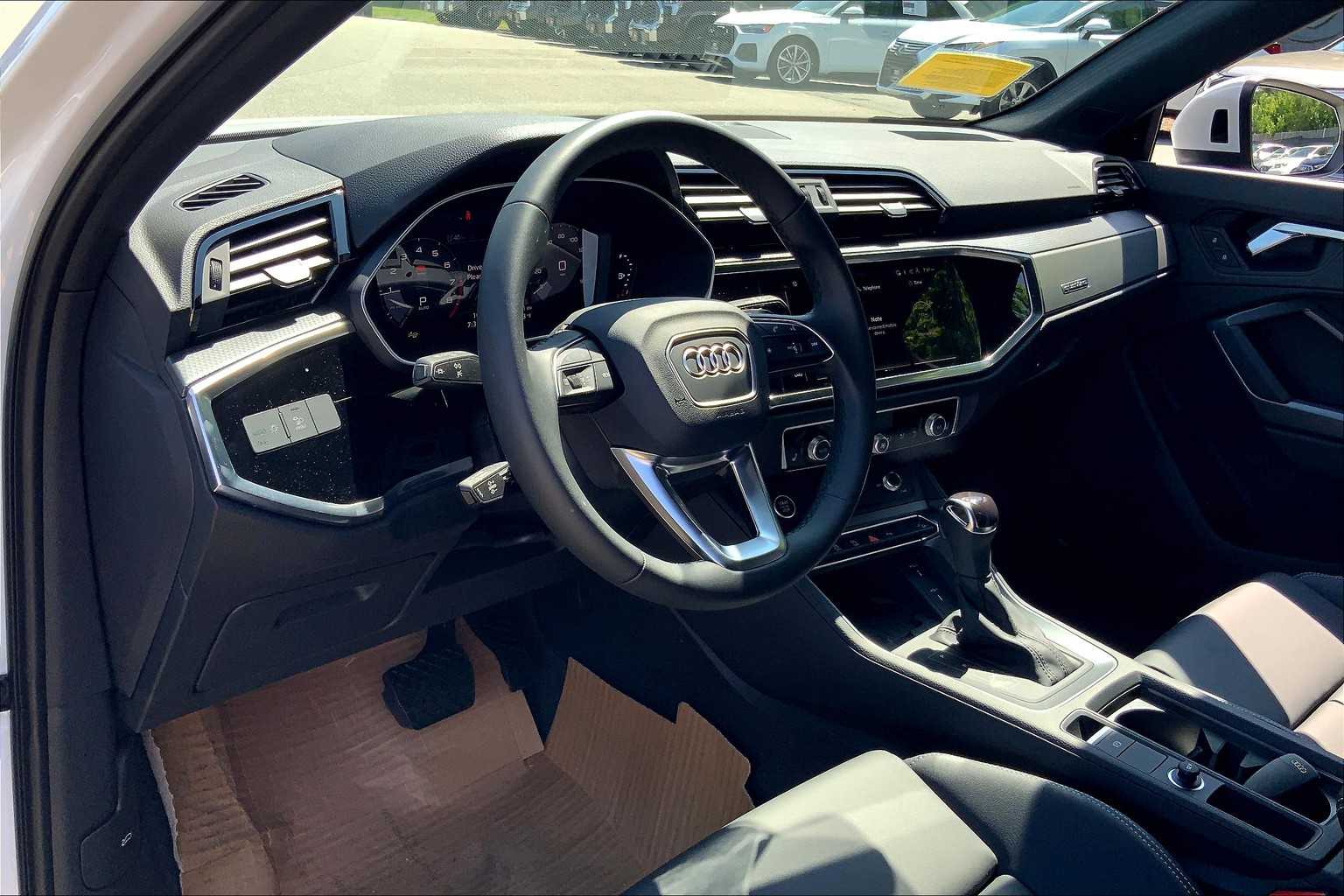 Vehicle image 11 of 18
