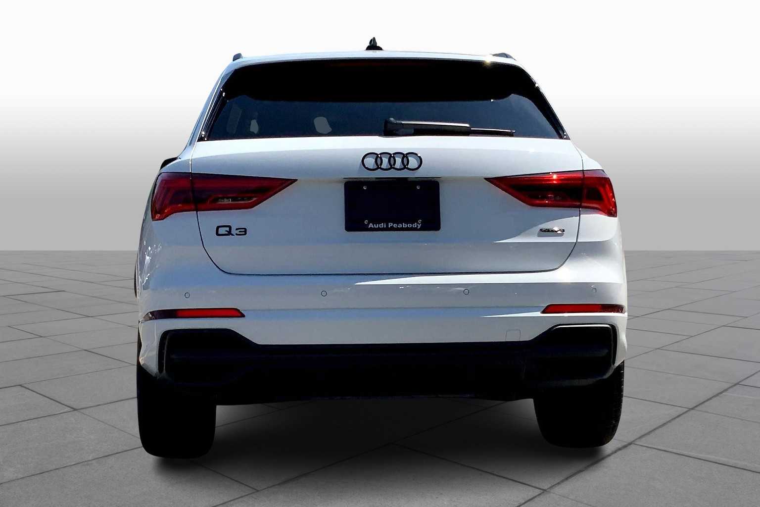 Vehicle image 4 of 18