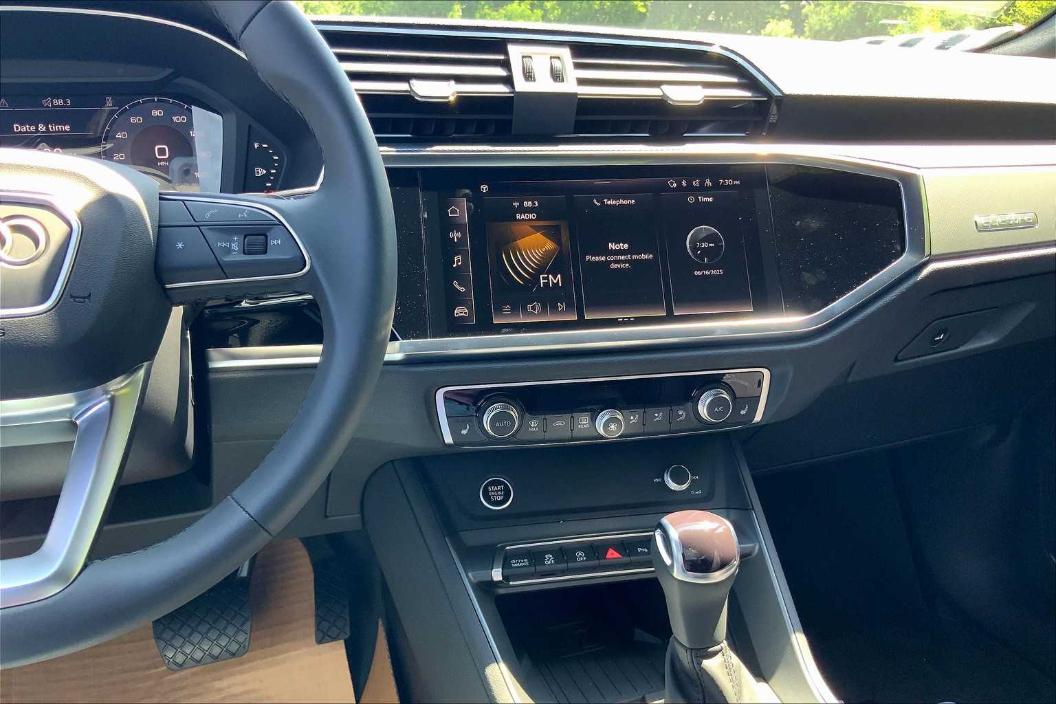 Vehicle image 17 of 18