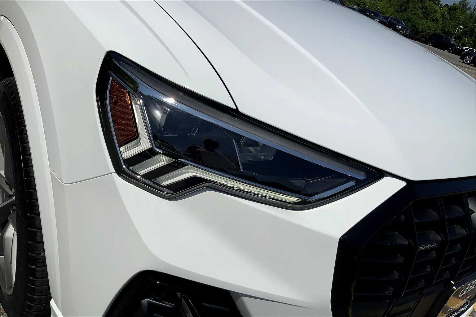 Vehicle image 13 of 18