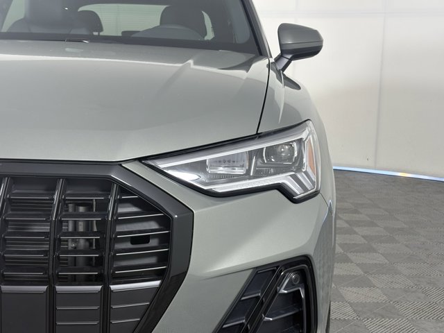 Vehicle image 26 of 28