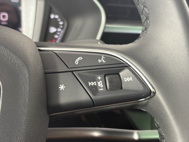 Vehicle image 24 of 28