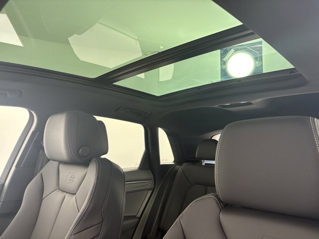 Vehicle image 13 of 28