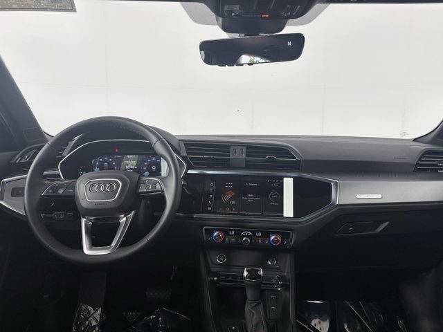 Vehicle image 14 of 28