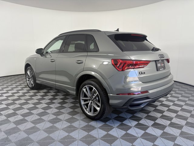 Vehicle image 7 of 28