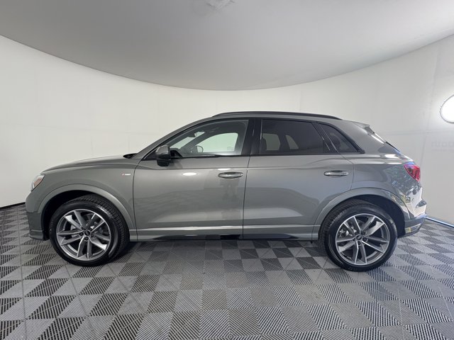 Vehicle image 8 of 28