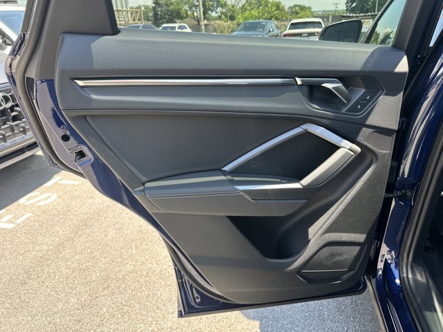 Vehicle image 22 of 27