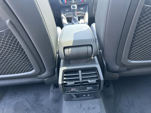 Vehicle image 23 of 27
