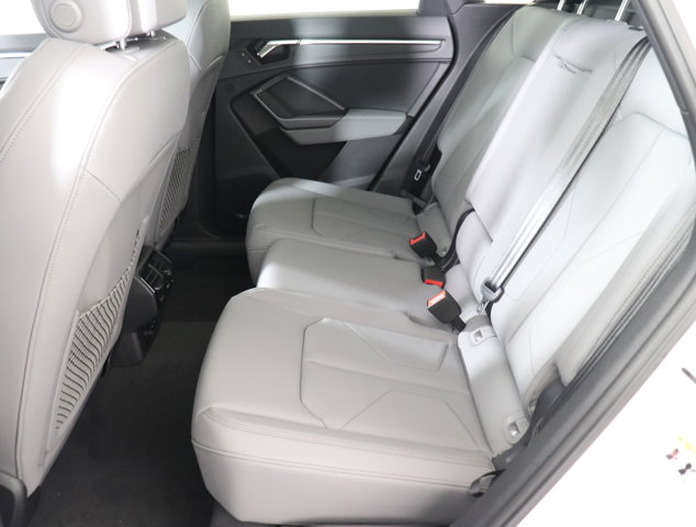 Vehicle image 14 of 35
