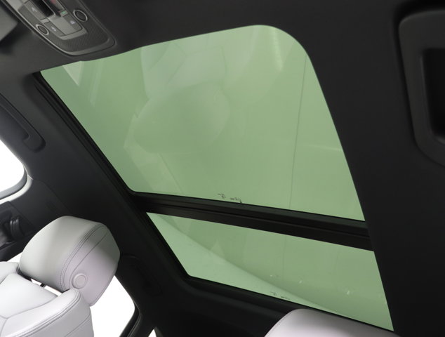 Vehicle image 21 of 35