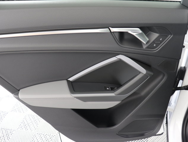 Vehicle image 15 of 35