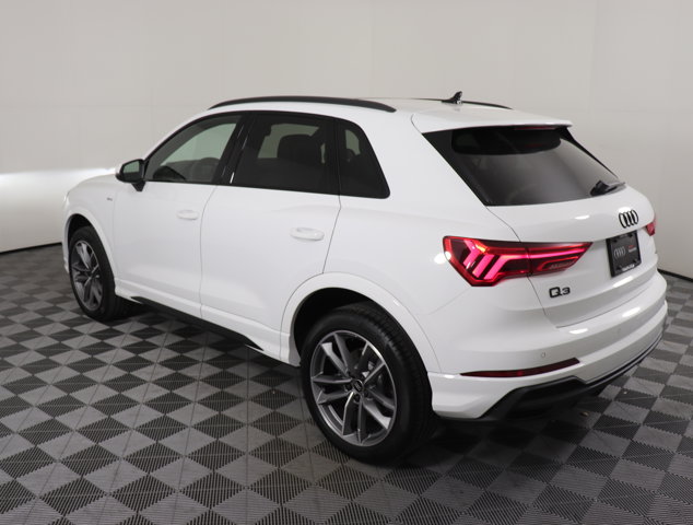 Vehicle image 7 of 35