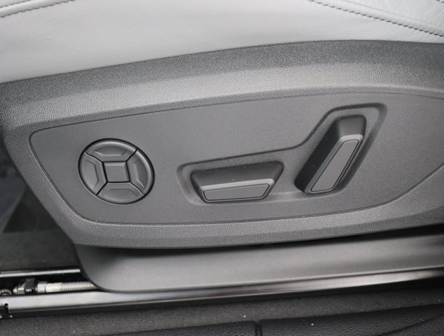 Vehicle image 17 of 35