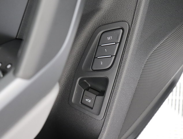 Vehicle image 20 of 35