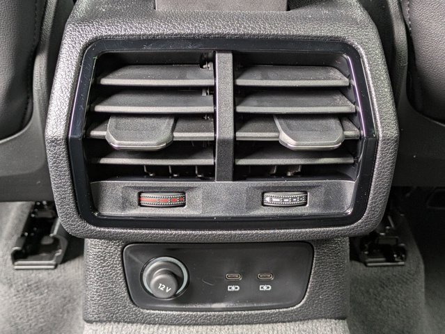 Vehicle image 26 of 33