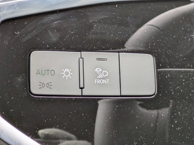 Vehicle image 27 of 33