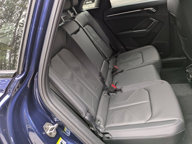 Vehicle image 14 of 33