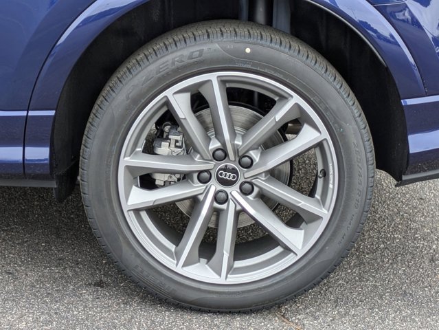 Vehicle image 10 of 33