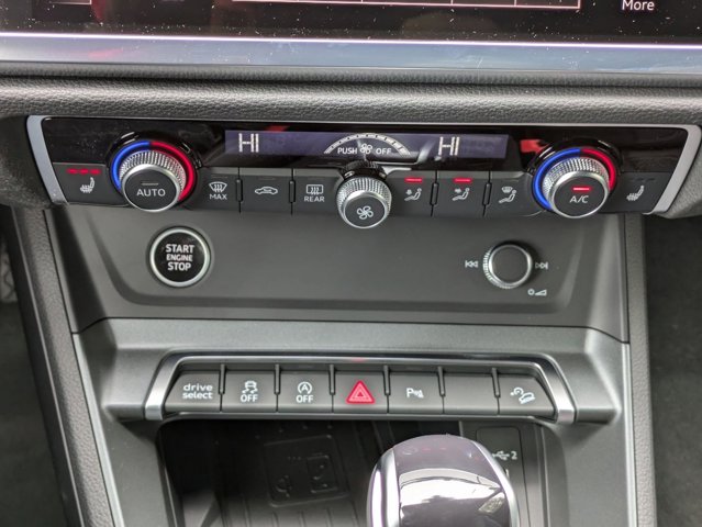 Vehicle image 31 of 33