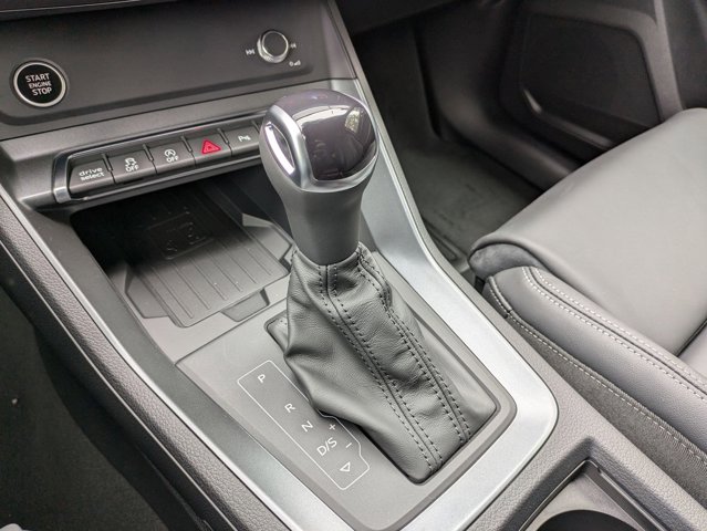 Vehicle image 24 of 33