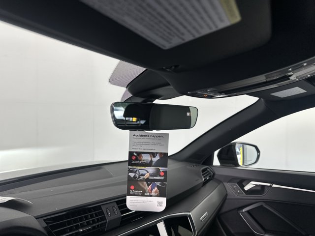 Vehicle image 14 of 28