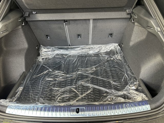 Vehicle image 9 of 28