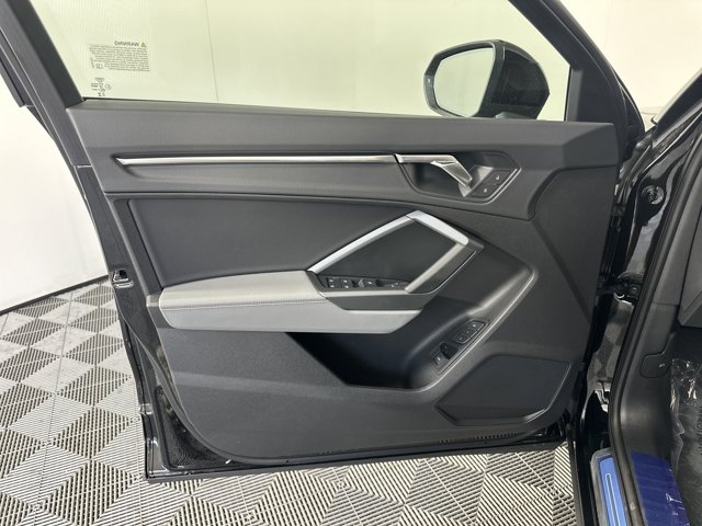 Vehicle image 22 of 28