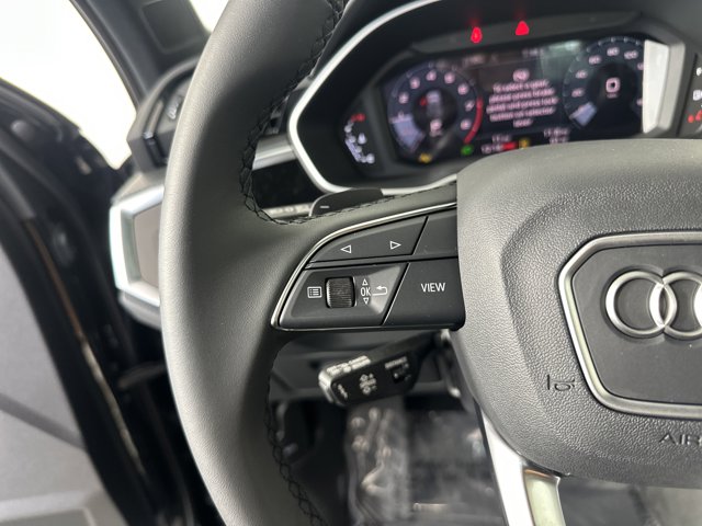 Vehicle image 17 of 28