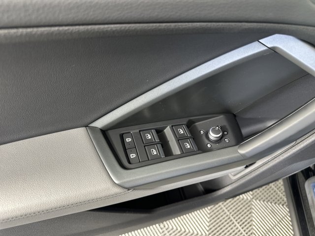 Vehicle image 24 of 28