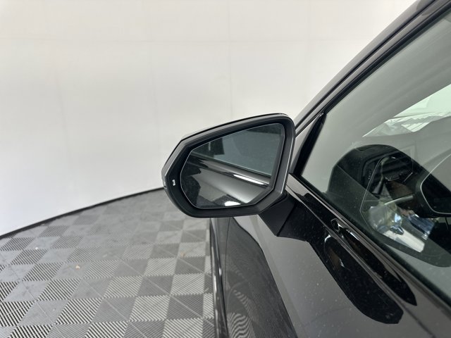 Vehicle image 16 of 28