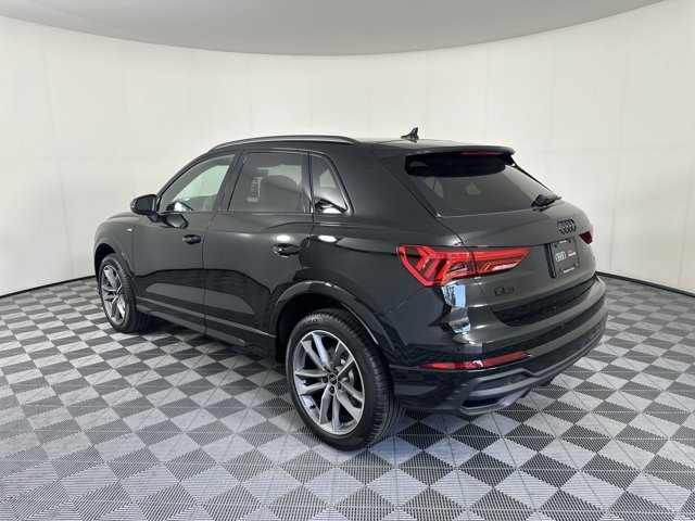 Vehicle image 6 of 28