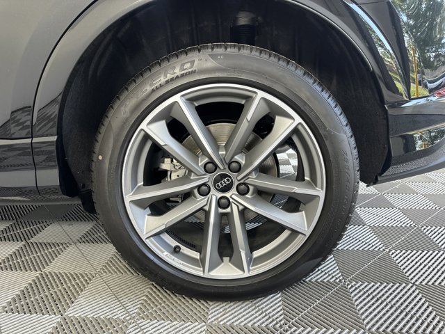 Vehicle image 8 of 28