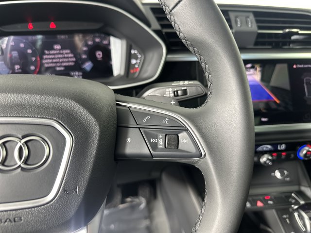 Vehicle image 27 of 28