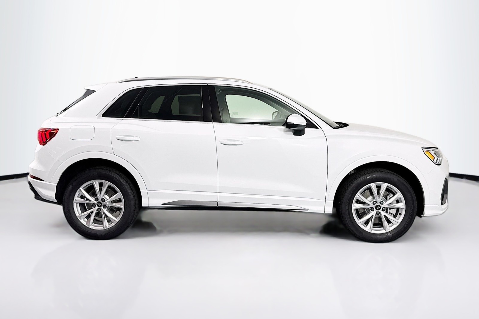 Vehicle image 4 of 30