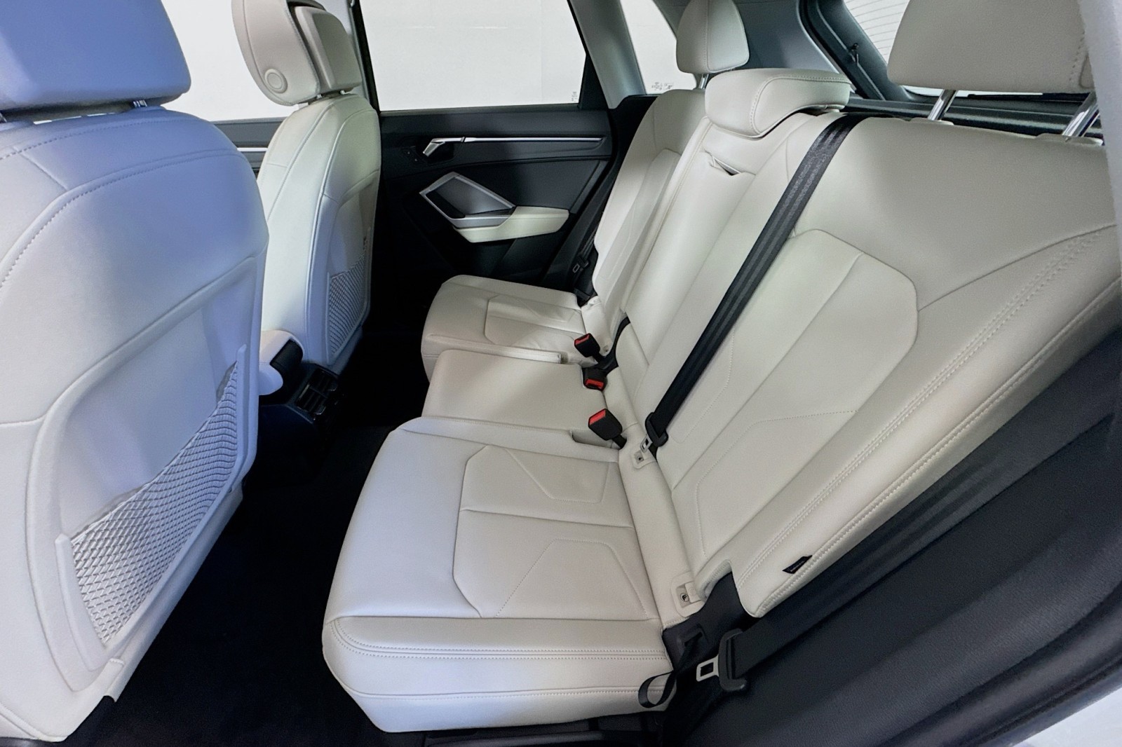 Vehicle image 13 of 30