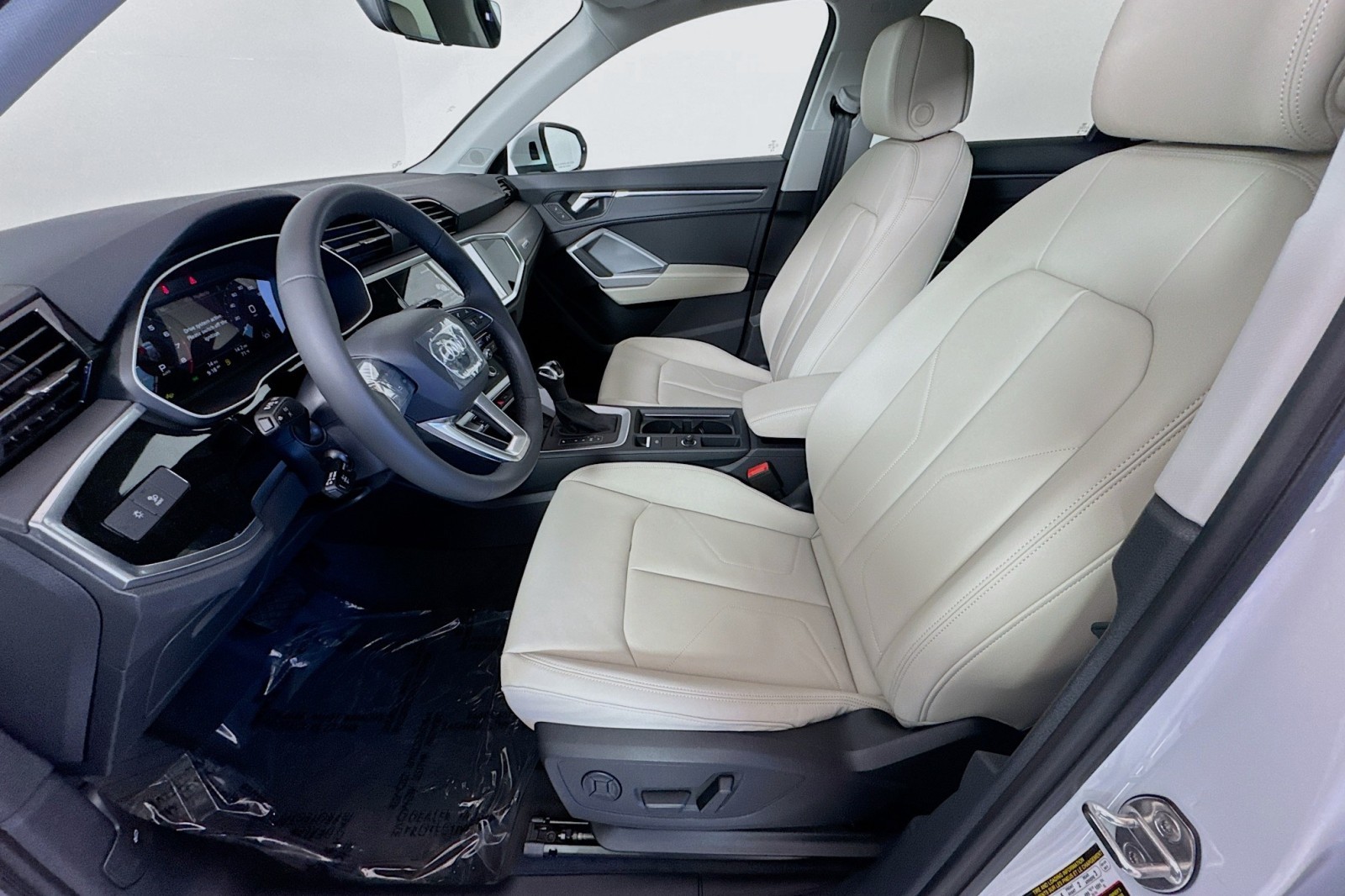 Vehicle image 19 of 30