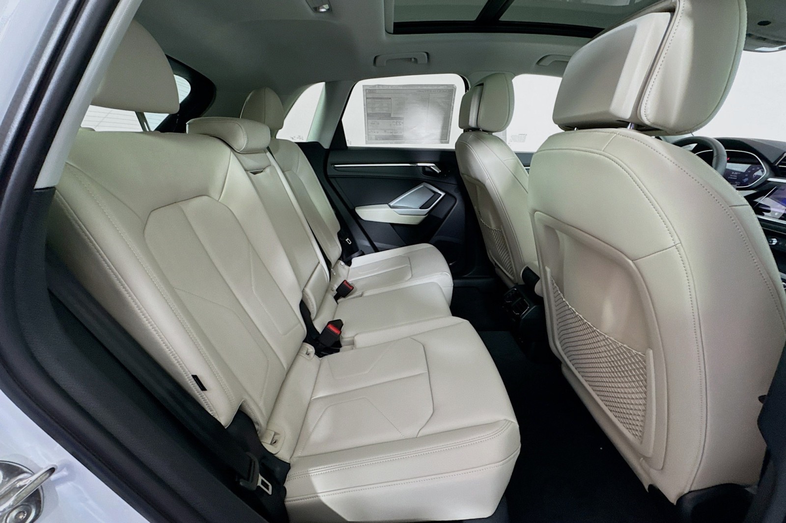 Vehicle image 12 of 30
