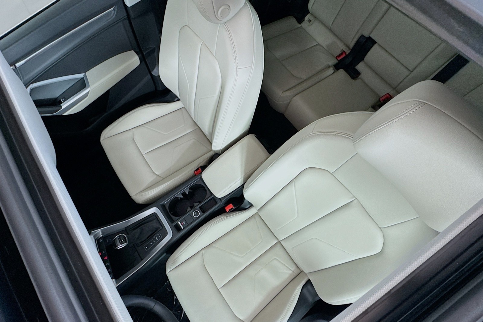 Vehicle image 15 of 30
