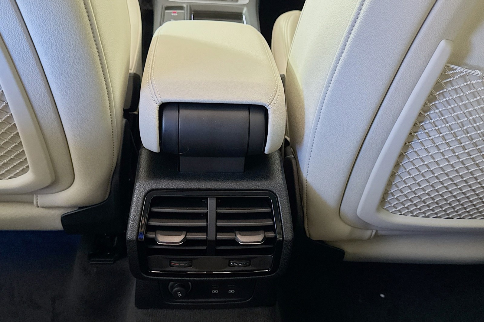 Vehicle image 26 of 30