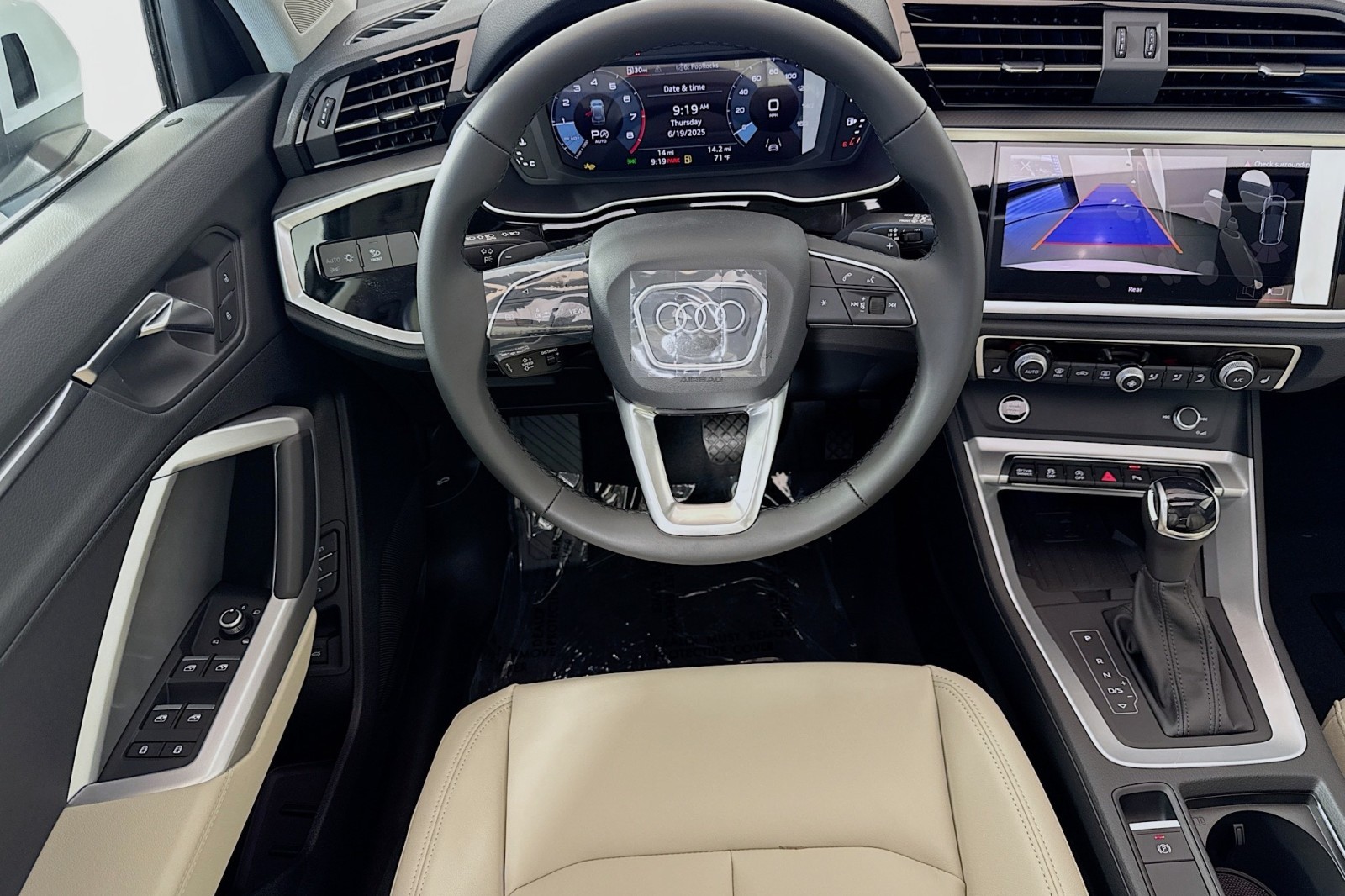 Vehicle image 18 of 30
