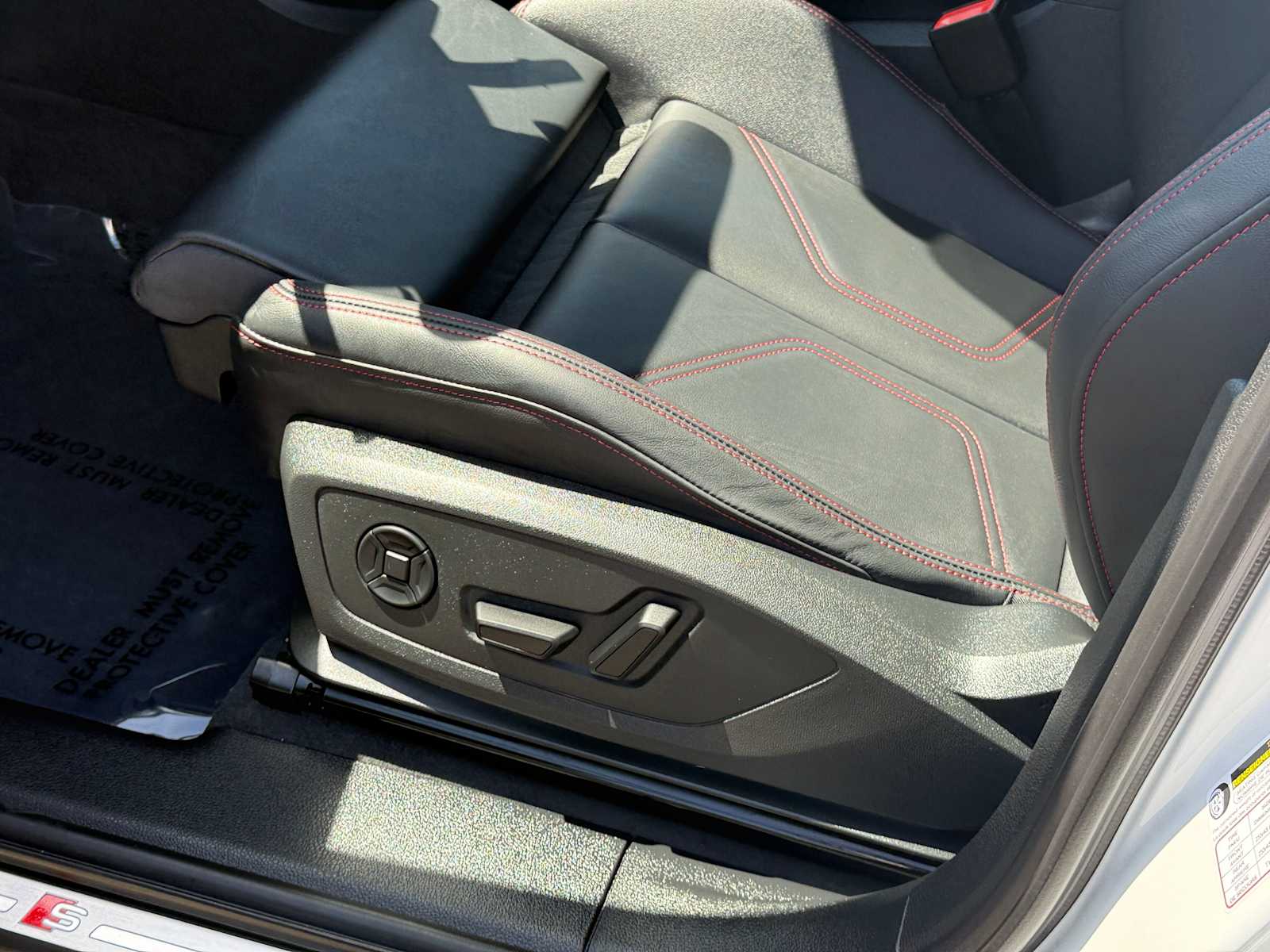 Vehicle image 31 of 38