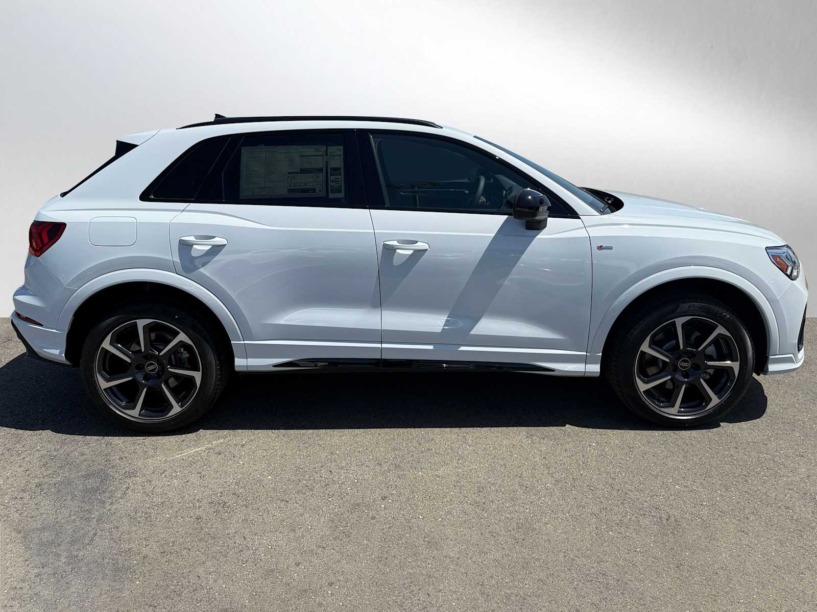 Vehicle image 4 of 38